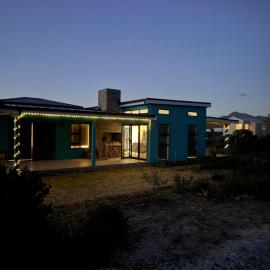 Mountain View 2-Bedroom Home Near the Beach in Pringle Bay, Hotel in Pringle Bay