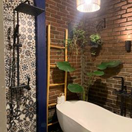 JOGLO ALINA Homestay Syari'ah, hotel din Tuwel