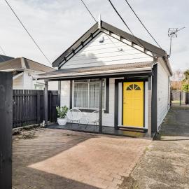 Heritage Cottage in the Heart of Petone, хотел в Лоуър Хът