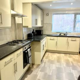 Barnsley Home suitable for Contractors & Families