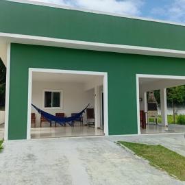 Casa espaçosa churrasqueira Wi-Fi há 2km do centro, viešbutis mieste Bananeirasas