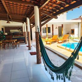 Casa confortável c piscina, lazer e espaço gourmet, hotel in Barra de São Miguel