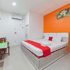 RedDoorz Syariah at JK Residence Pahlawan Buntok, hotel in Pamait