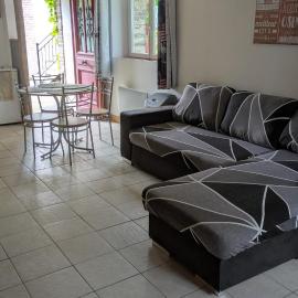 Independent studio in nature، فندق في Saint-Valérien