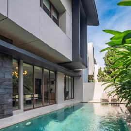 Your Luxury Villa in the South of Jakarta, Hotel in Samporo