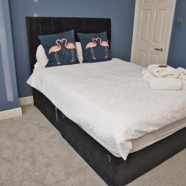 Spacious House in Ealing, Free Parking, Fast WiFi with Garden, Hotel in Stadtteil Ealing