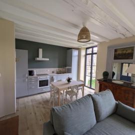 Manoir Saint Joseph - Gîte Jean Cousin - Sens - Piscine - Famille、サンスのホテル