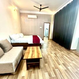 White House BnB Fort View Luxury Stay with Bathtub, hotel di Gwalior