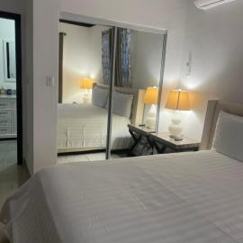 Steps Away from Adventure -2bedroom & 2 Bath, hotel em Turtle Cove
