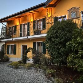 La SERAFINA, hotel en Vanzaghello
