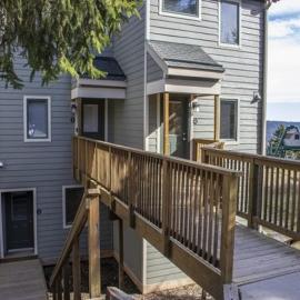 Powderidge 2 -Slope Side, Spacious Deck, hotel in Snowshoe