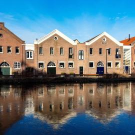 Beautiful loft space in historic Schiedam, hotel u gradu Schiedam
