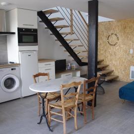 Loft près de la gare et proche du centre ville, hotelli kohteessa Bourgoin