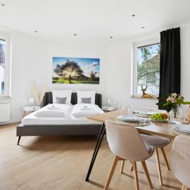 Modern Apartment by Stadtwald, 10 Min to Messe
