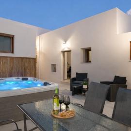Antica Casa Dei Nonni with Heated Jacuzzi