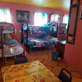 Hospedaje Barato Mi Casita de Colores, hotel v destinácii Tijuana