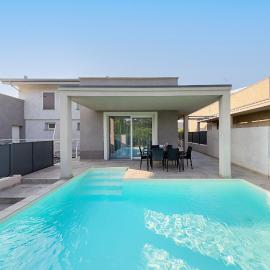Villa Prestige, хотел в Сирмионе