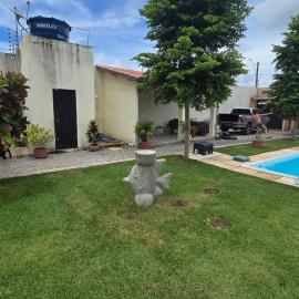 Casa de praia com campo de futebol e piscina