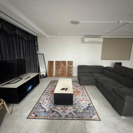 Cozy Ground Floor with Outdoor Picnic Area, hotel u gradu Dural