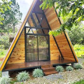 Glamping Moku، فندق في Moravia