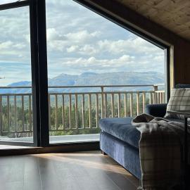 Modern and cozy mountain cabin - panoramic view!, hotel a Torvetjørn