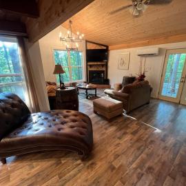 Cozy Cabin near KentuckyLake, hotel in Murray