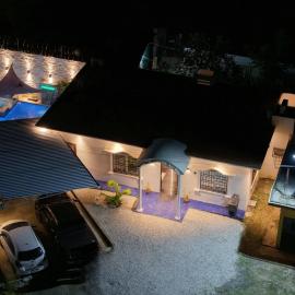 Moderna Casa con acceso a piscina con jacuzzi y generador electrico automatico, hotel u gradu 'Puerto Barrios'