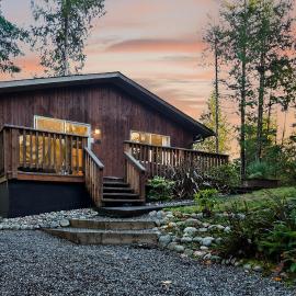 Little Bear Cabin at Raven's Moon, hotel en Ucluelet