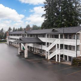 Basecamp Puyallup a Travelodge by Wyndham, hotel u gradu Pjualup