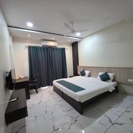 Hotel Space Comfort Inn, hotelli kohteessa Karmād