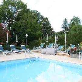 Logis Hôtel Auberge de L'Etang, hotel v destinaci Magnac-Bourg