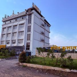Viesnīca Hotel Kushala Grand, Dombivali pilsētā Mangrul
