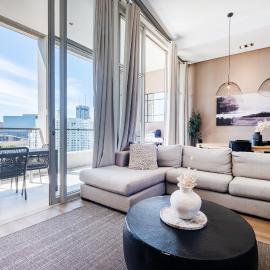 Harbours Edge - Stylish 3Bedroom Penthouse with Hot Tub, Fireplace & Mountain Views