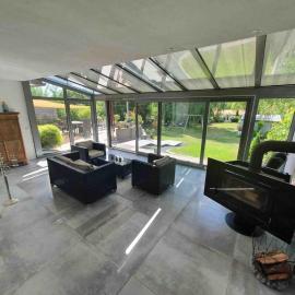 Bungalow mit großen Garten, Wintergarten und Kamin, hotel in Wesel
