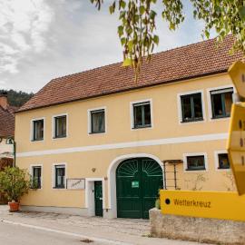 Weingut Herzinger, hotel in Franzhausen