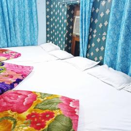 Maa Tara AC Home Stay – hotel w mieście Waranasi