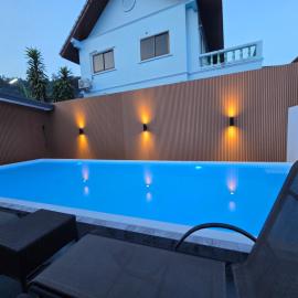Kathu V pool villa soi Srikor, hotel a Ban Kathu