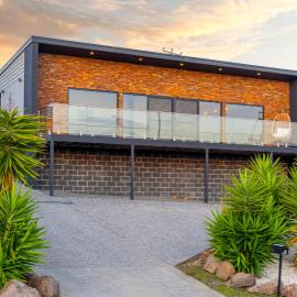 Hobart Luxury Group Retreat with Spa & Fire Pit, Sleeps 12