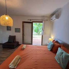 Thelazycoco, hotel in Blue Bay
