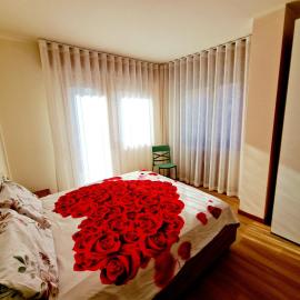 Continental - 3 Bedrooms - 60 Steps train stations & Balcony