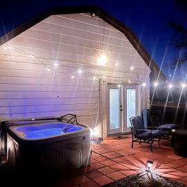 Barn getaway-Hot Tub-at Ft Sill-1 bedroom only of 2, hotel in Lawton