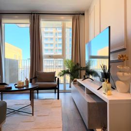 Modern 2 Bed - 2 Bath Flat near Central London with Parking Space