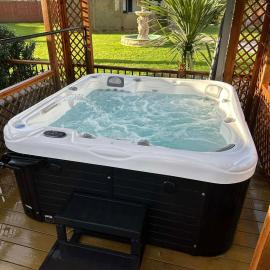Detached property, beams, hot tub large garden, Hotel in Broadwey