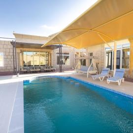 4BR Luxury villa with private pool and Majlis, hotel in Ras al Khaimah
