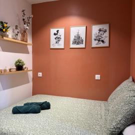 A 10min de DISNEY - Escapade enchantée et cocooning, hotel in Bailly-Romainvilliers