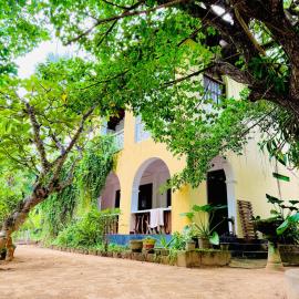 Temple Flower Guest, hotel in Kirinda
