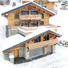 Chalet APY - Grand chalet neuf avec terrasse, 6 chambres en-suite , wifi, balcon, etc