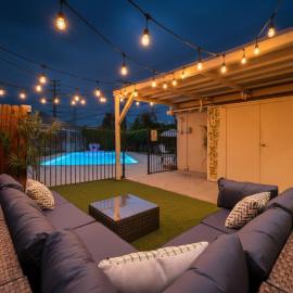Chic Boho Retreat - Pool, Spa, Patio, Mini Golf & Arcade, Mins from Universal Studios!