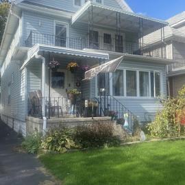 420 friendly 3 bedroom upstairs apartment, hotel in Buffalo