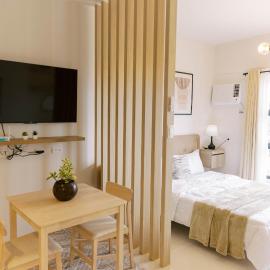 Bright Modern Stay with Balcony & Ocean Breeze, hotel en Dao